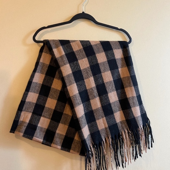 Soft Checkered Scarf - Picture 1 of 2